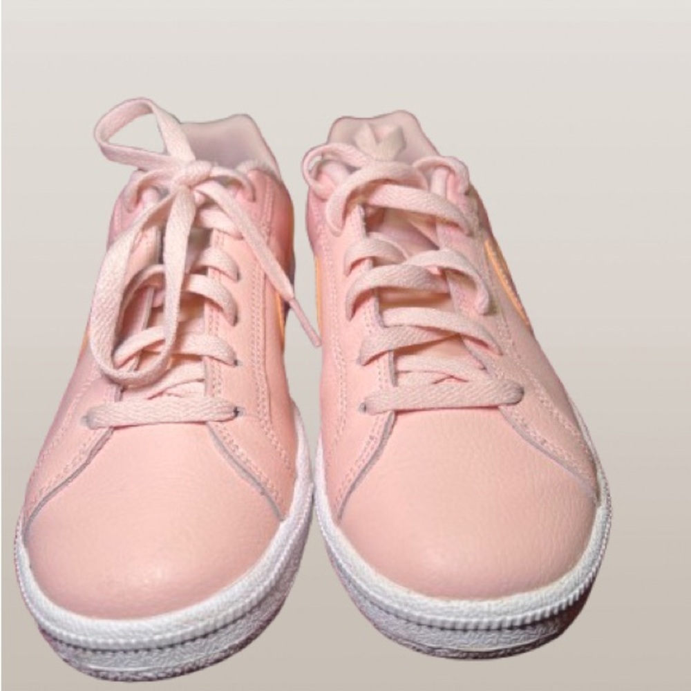 Nike Women's Peach Sneakers - Picture 4 of 8